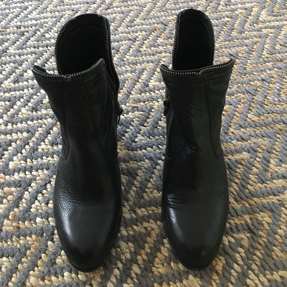 Sam Edelman black leather boots