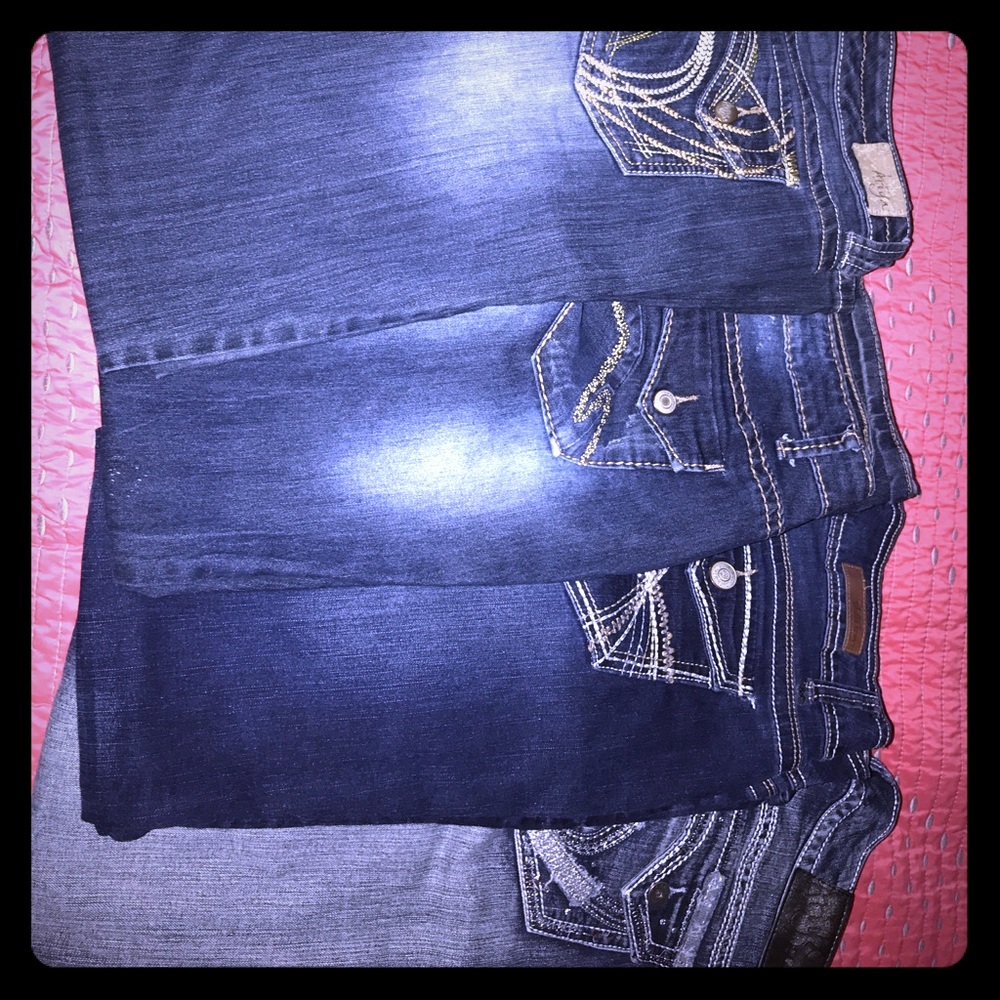 4pairs of jeans for 50 dollars! Drycleaned!! Ariya
