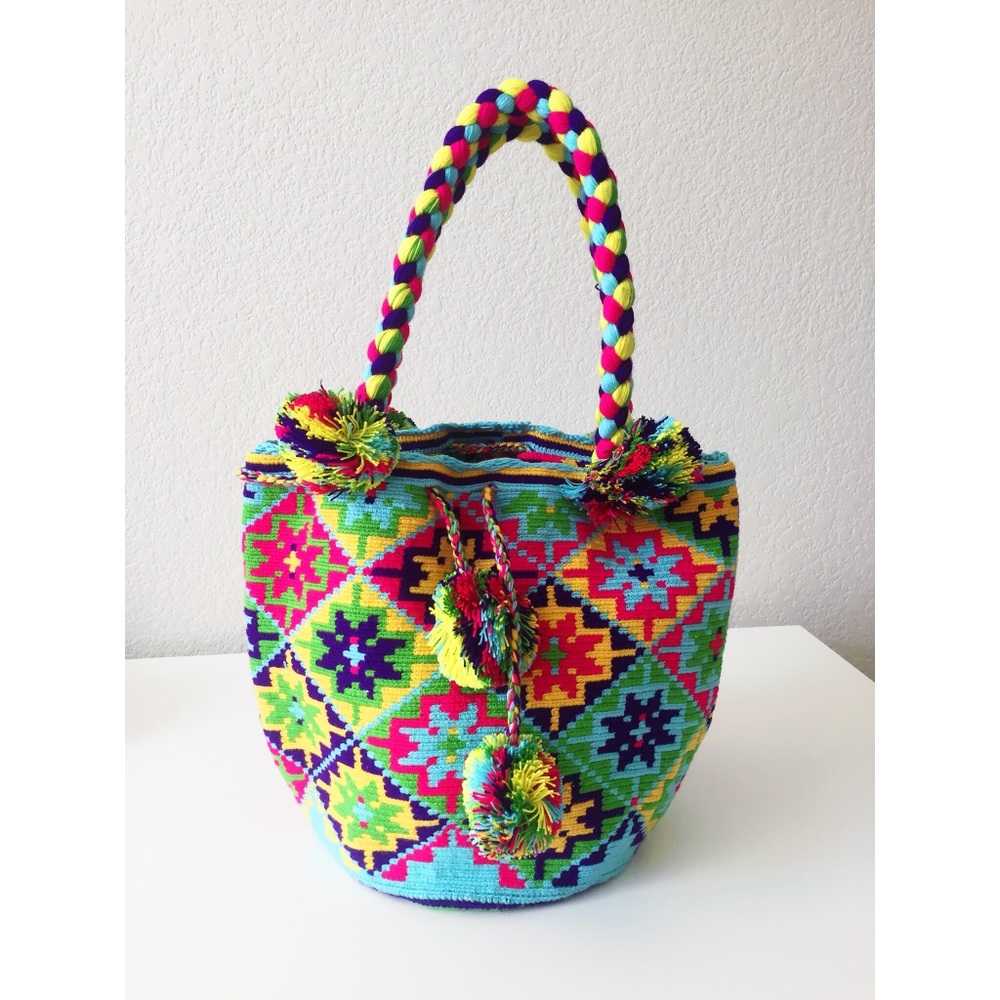Mochila Wayyu with Pom Poms, Braided Straps! 🙌🏻