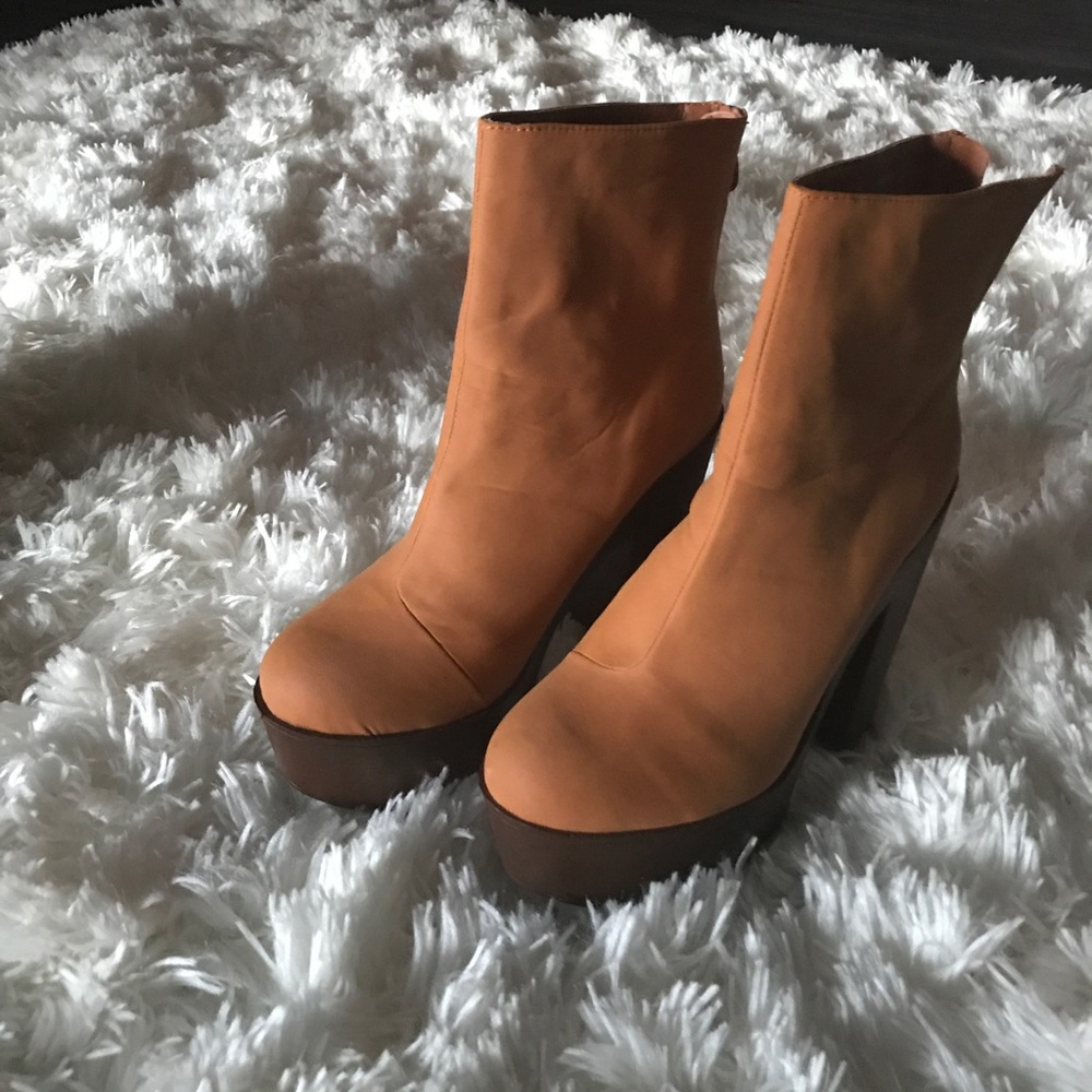 Women's platform boots