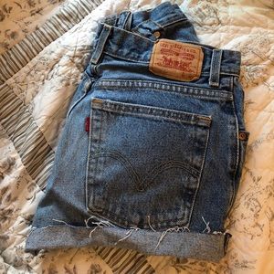 Levi’s cutoff jean shorts 26 waist