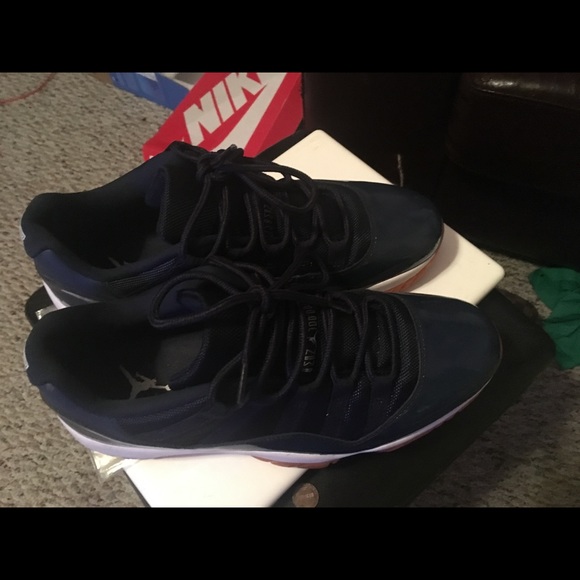 Someone broke in house n stole my shoe collection - Picture 3 of 4