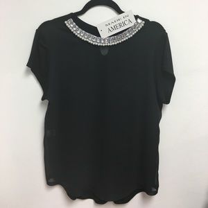 T-shirt with rhinestone collar