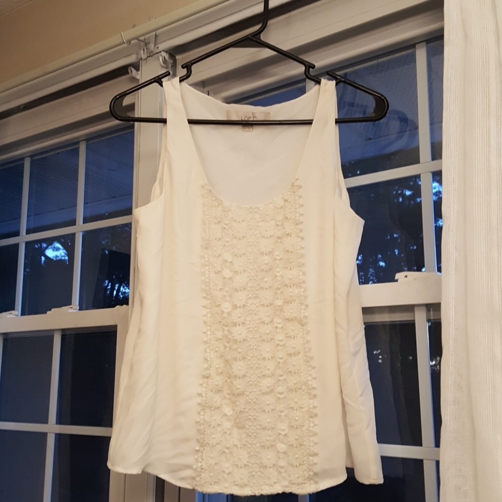 Sleeveless front detailed shell.