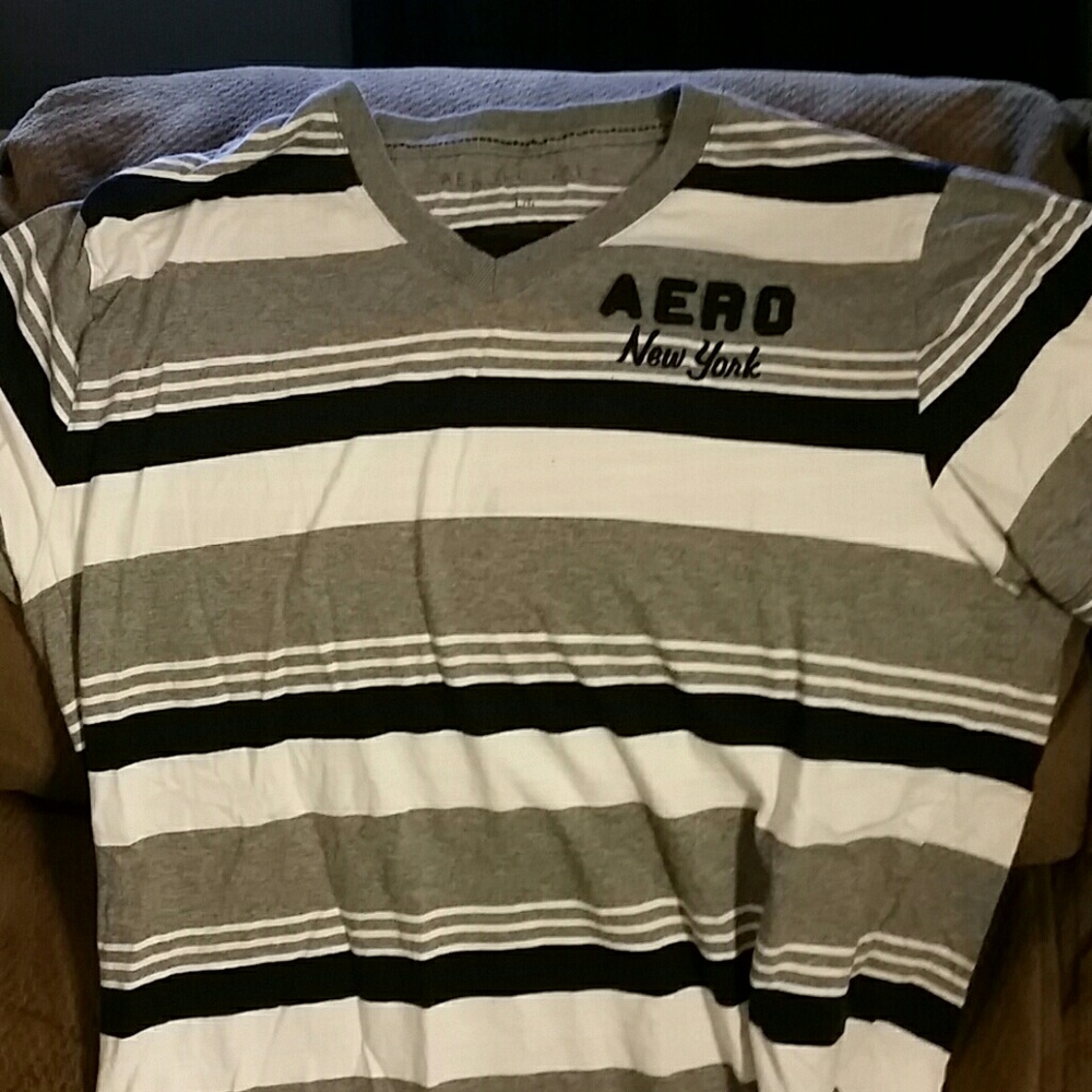 Men's Aero v-neck shirt