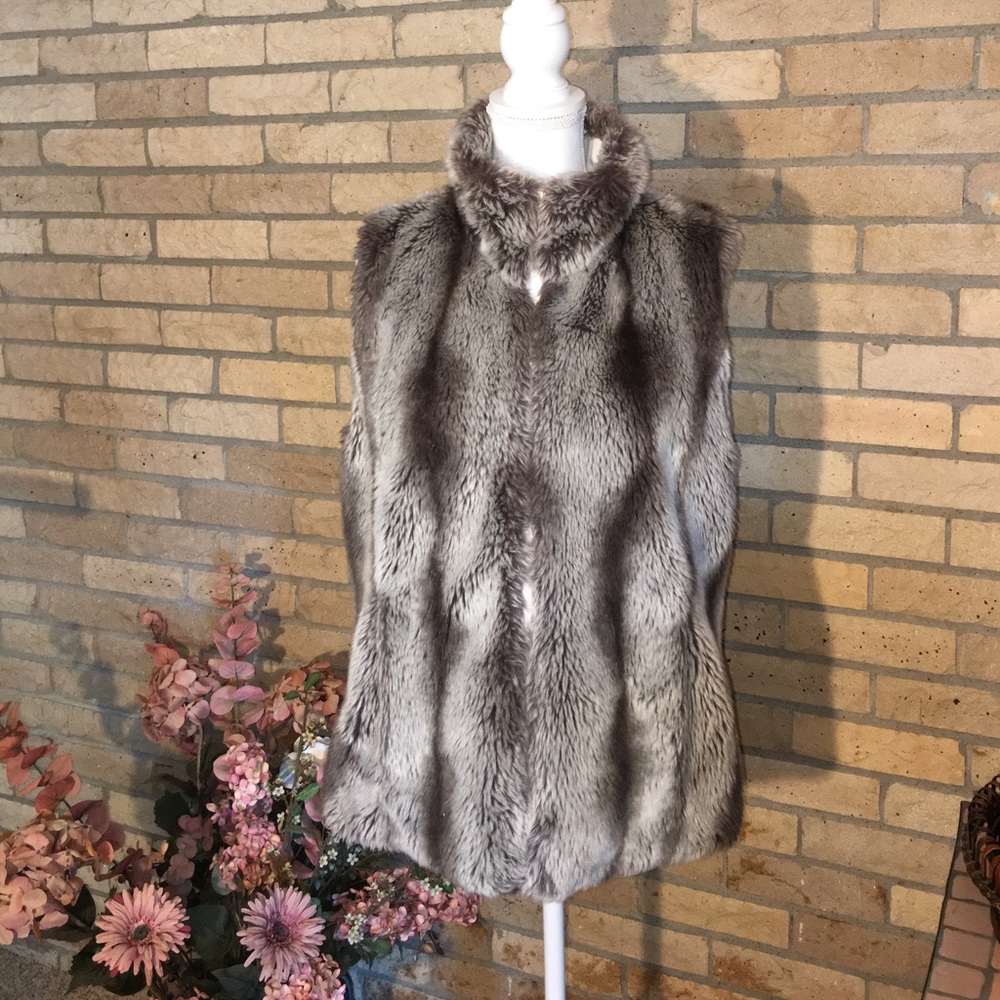 Rabbit faux vest / reversible white