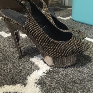 SALE New Colin Stuart/ Victoria's Secret heels 7.5
