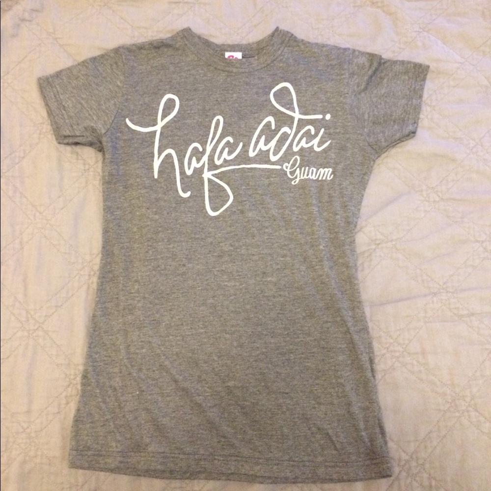 ⚡️NWOT T-shirt from Guam with glitter lettering
