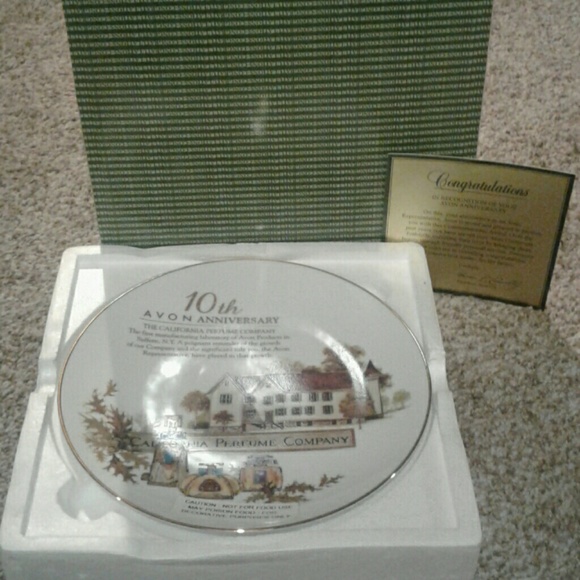 10th Avon Anniversary plate. - Picture 1 of 2