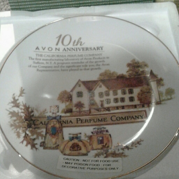 10th Avon Anniversary plate. - Picture 2 of 2