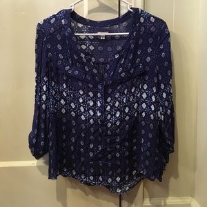 blue and white design 3/4 button up shirt