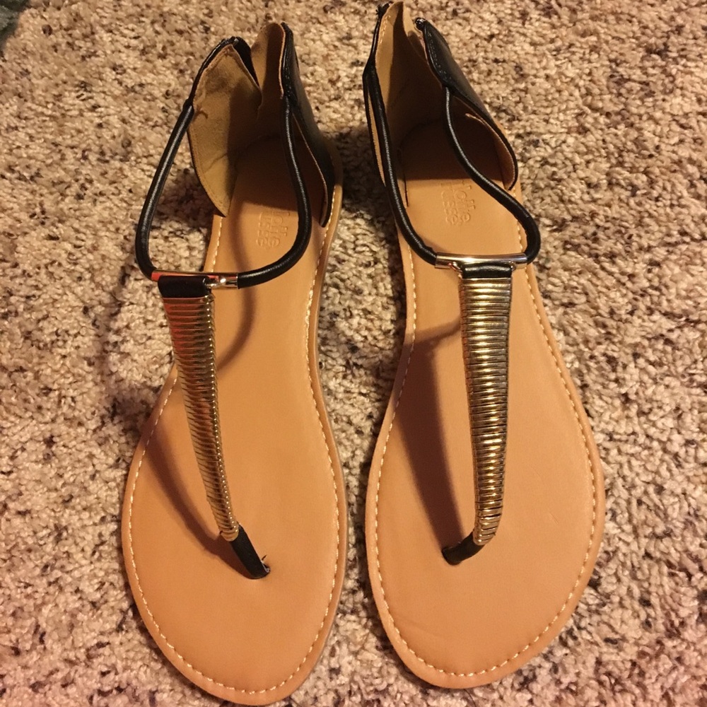 Zip-up sandals