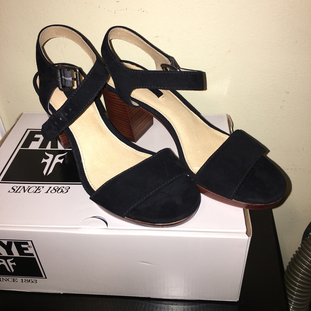 New in box Frye sz 7M. Blake 2 piece