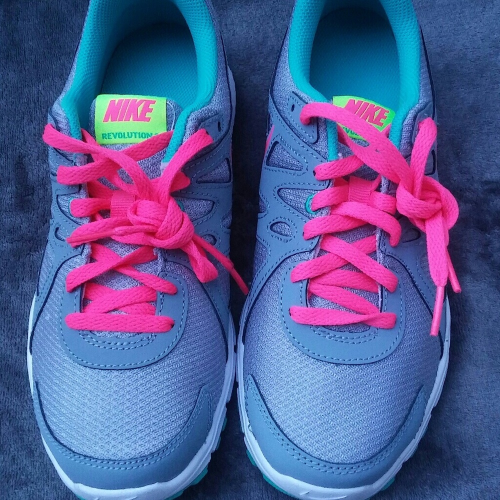 Nike Revolution 2 Womens sneakers