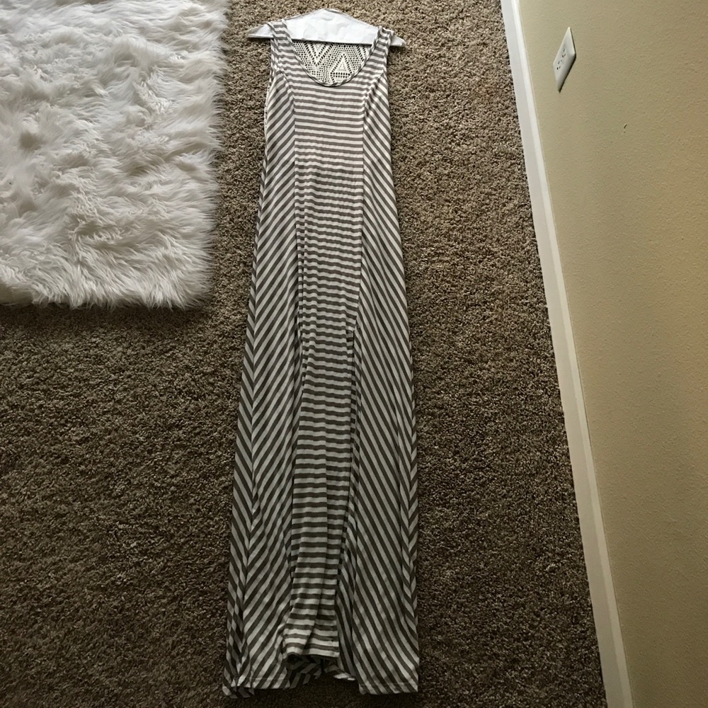 Open back maxi + leg slit