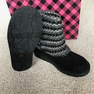 GIRLS BLACK SWEATER BOOTS SIZE 11 BRAND NEW