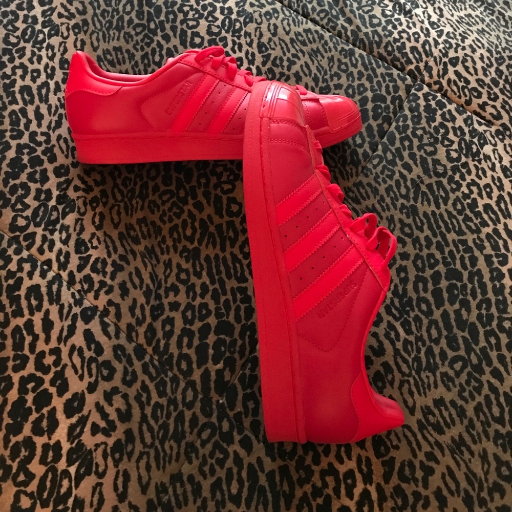 Adidas superstars