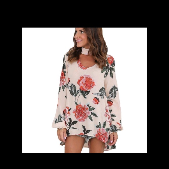 🆕️Floral Blouse - Picture 2 of 2