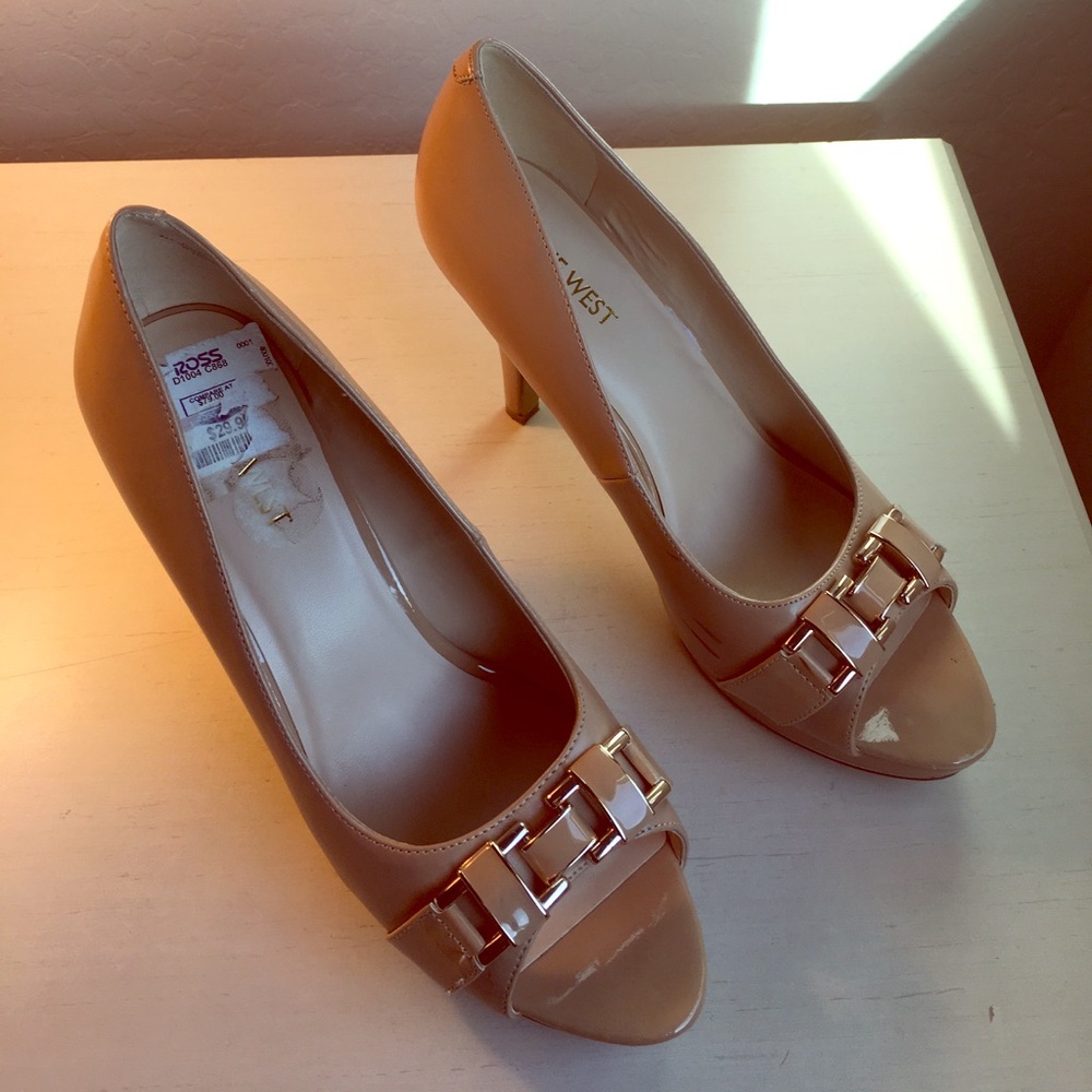 Nine West 8 1/2 nude heels