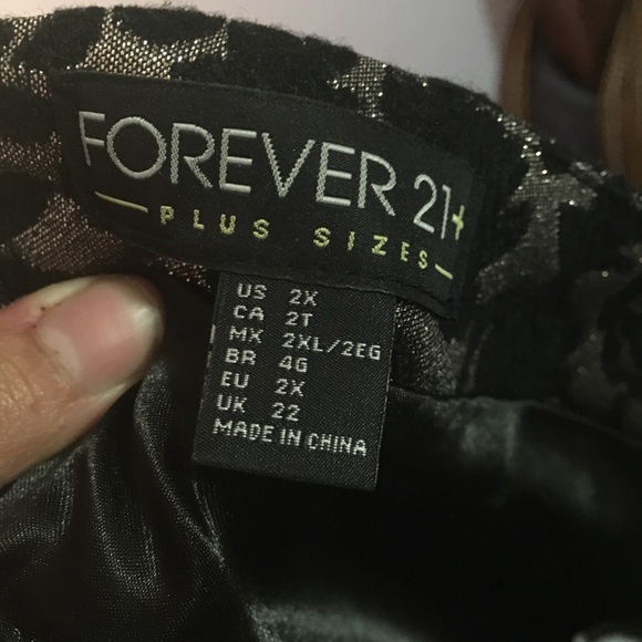 Black and Silver Skirt - Picture 3 of 5