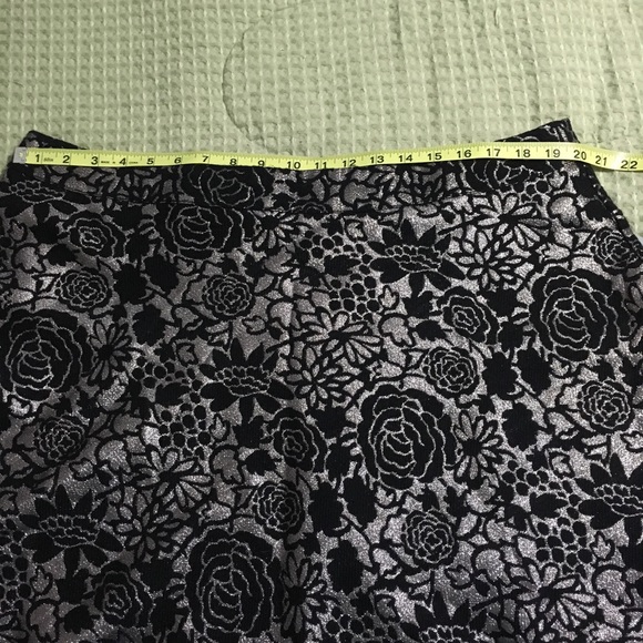 Black and Silver Skirt - Picture 4 of 5