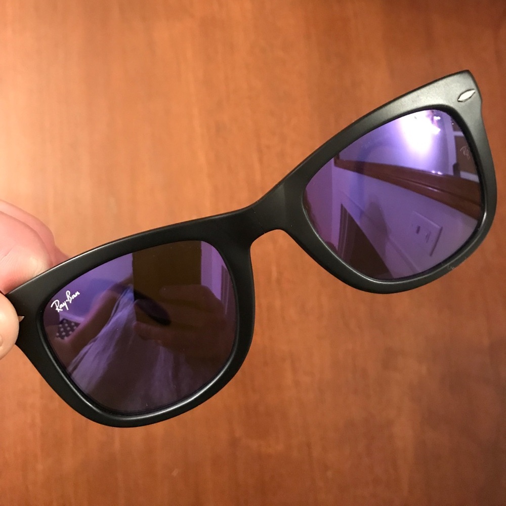 FOLDING WAYFARER with purple lenses. 💜