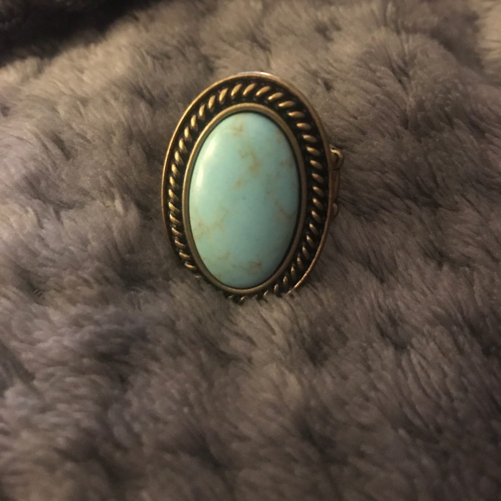 Stretchy turquoise statement ring!