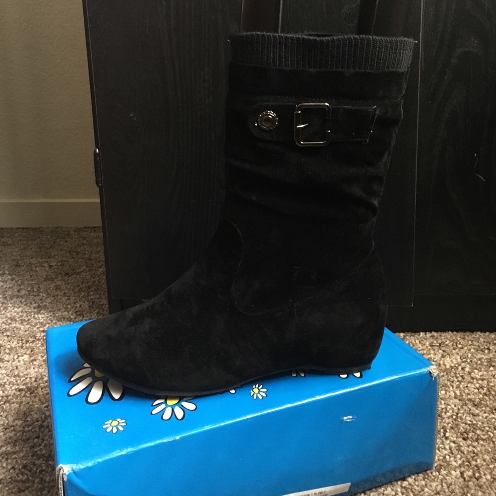 NWT De Blossom Black Suede Booties