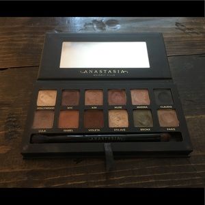 Anastasia Mario Palette