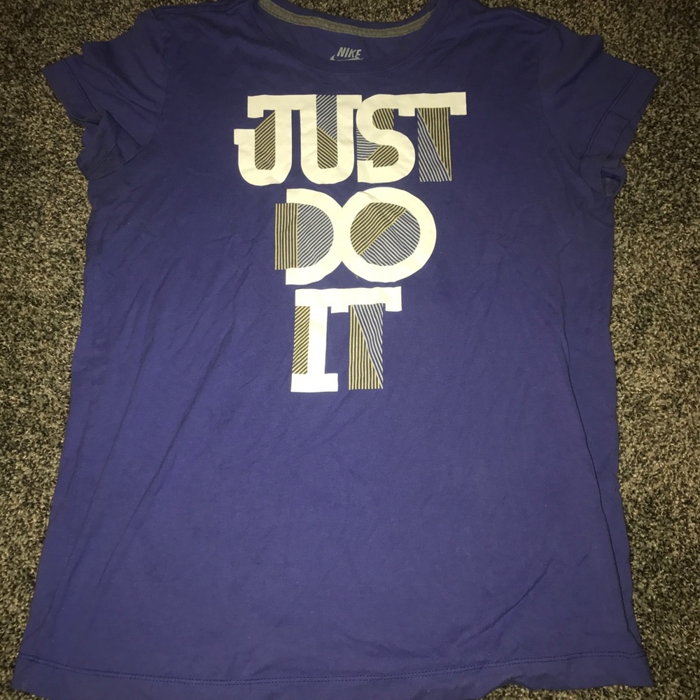 Women's Nike Tshirt - Size Large