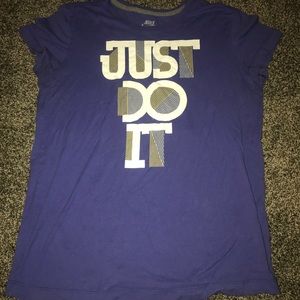 Women's Nike Tshirt - Size Large