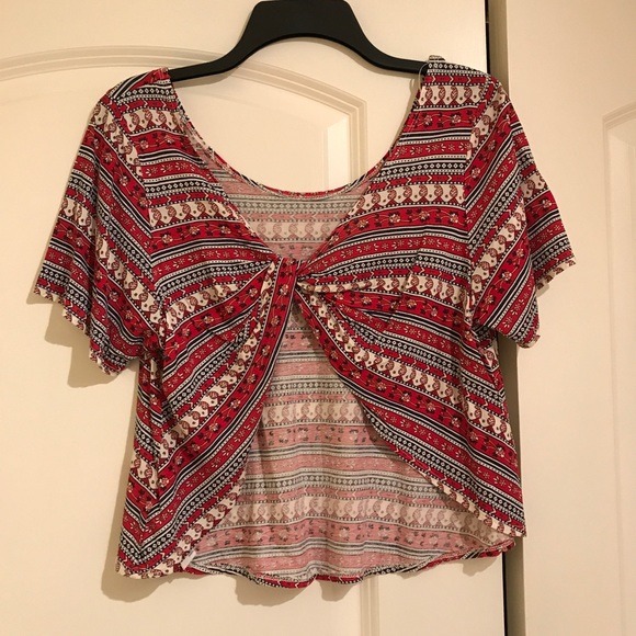 Forever 21 short sleeved crop - Picture 2 of 2