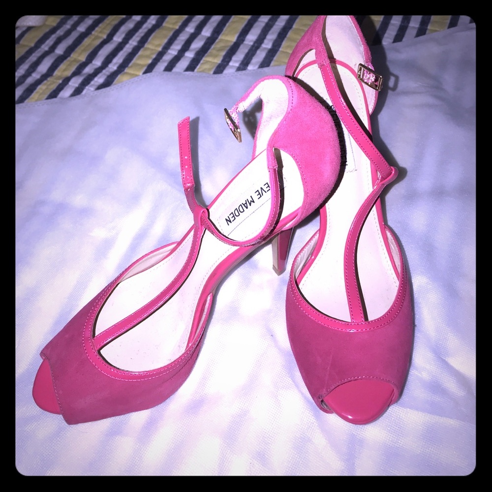 STEVE MADDEN T-STRAP HEELS