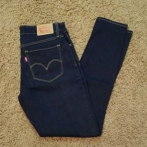 EUC Dark Wash Levi's Skinny Jeans