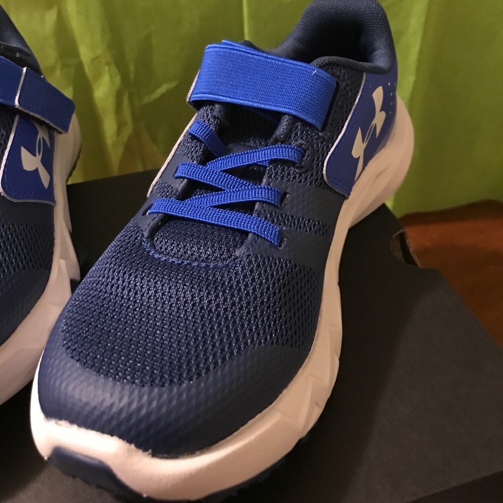Brand new! Never Worn. 1.5 Y Boys under armour