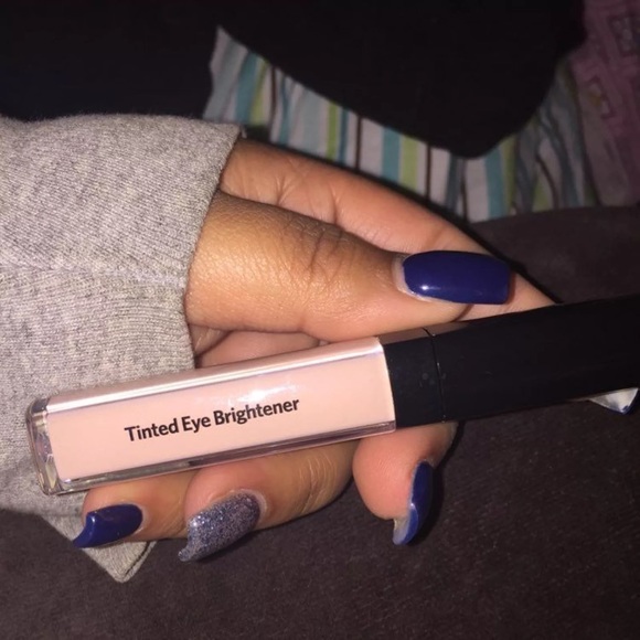 Bobbi Brown Concealer - Picture 2 of 3