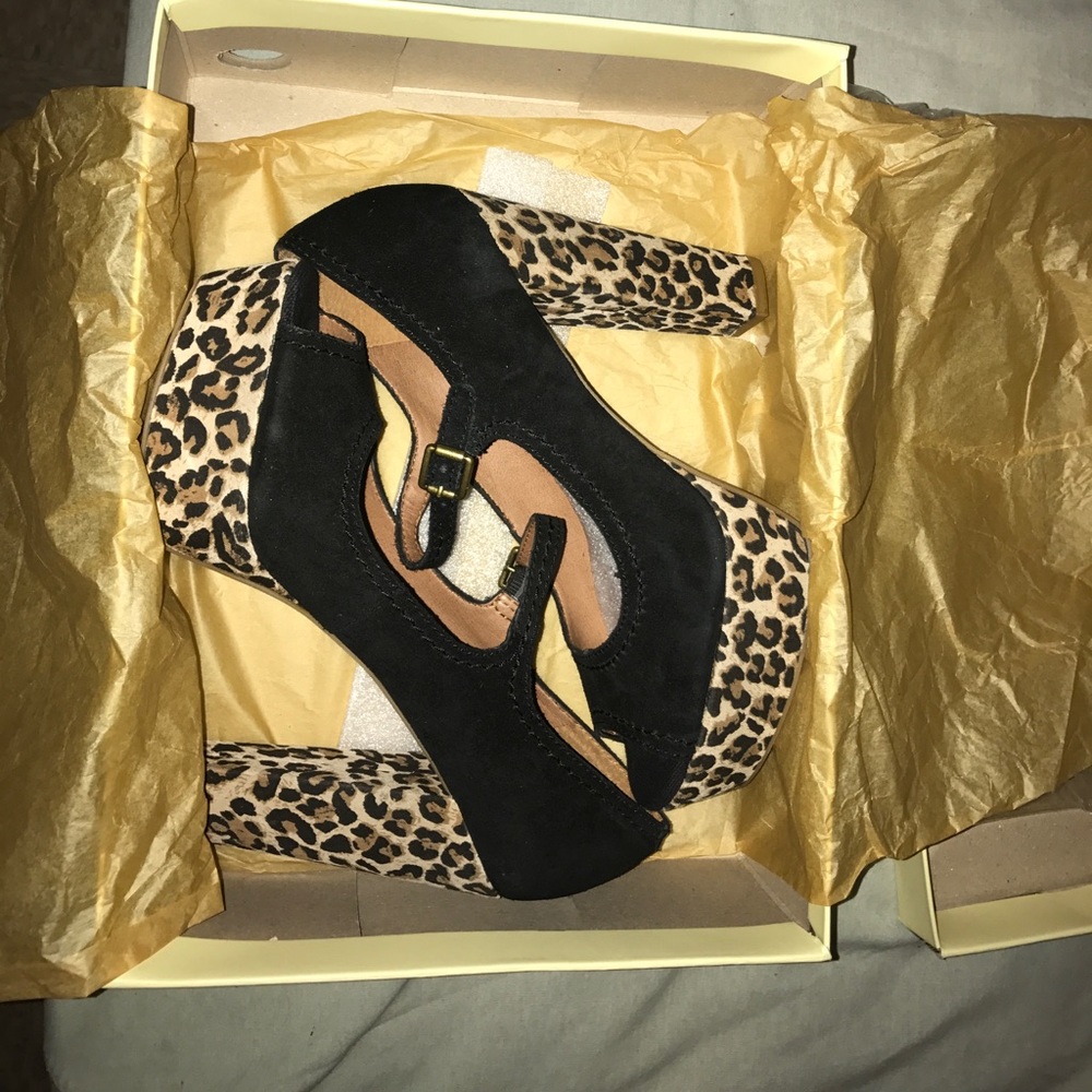 Shoes - Picture 3 of 8