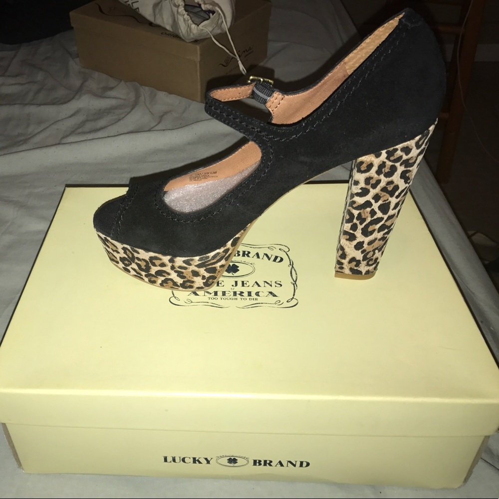 Shoes - Picture 5 of 8