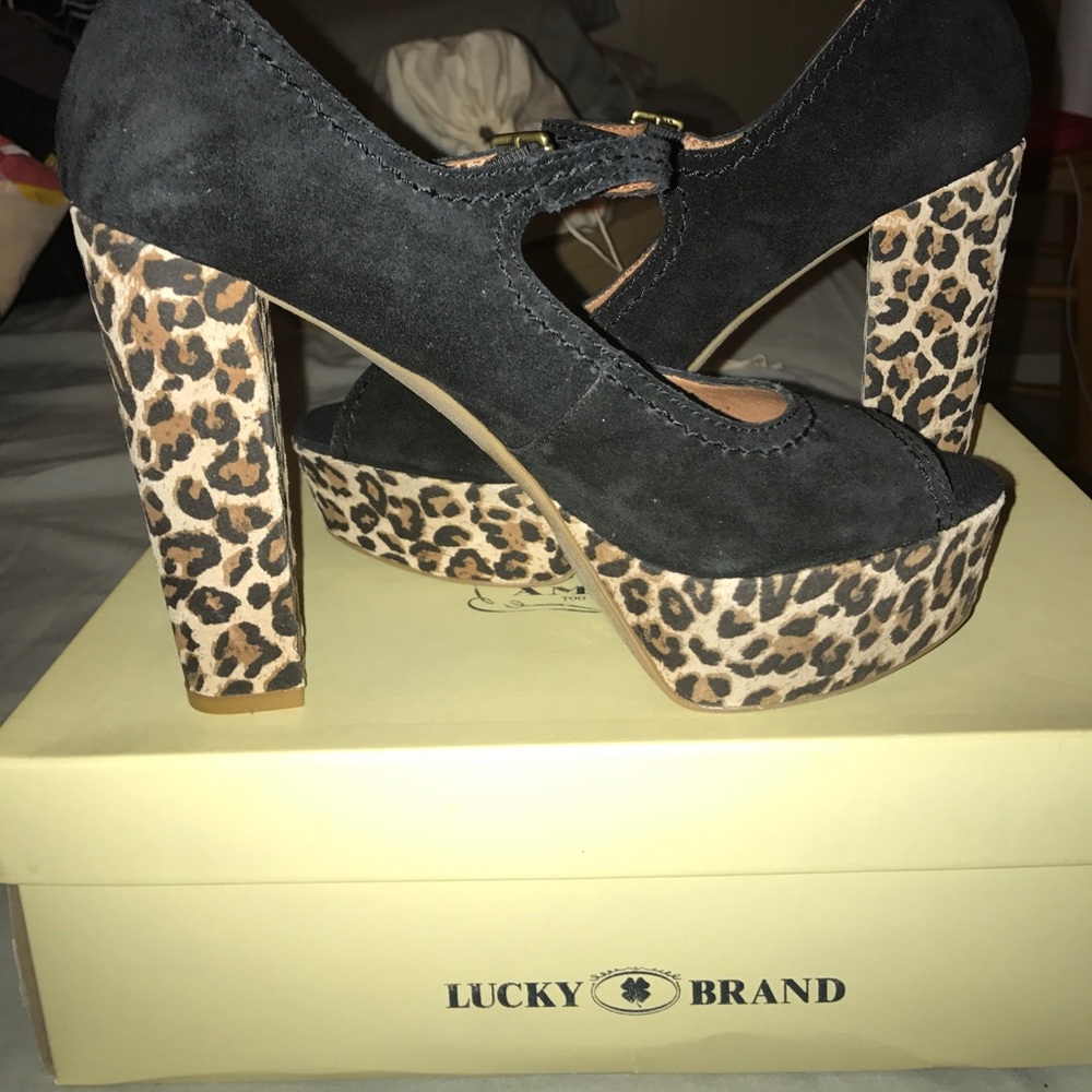 Shoes - Picture 6 of 8