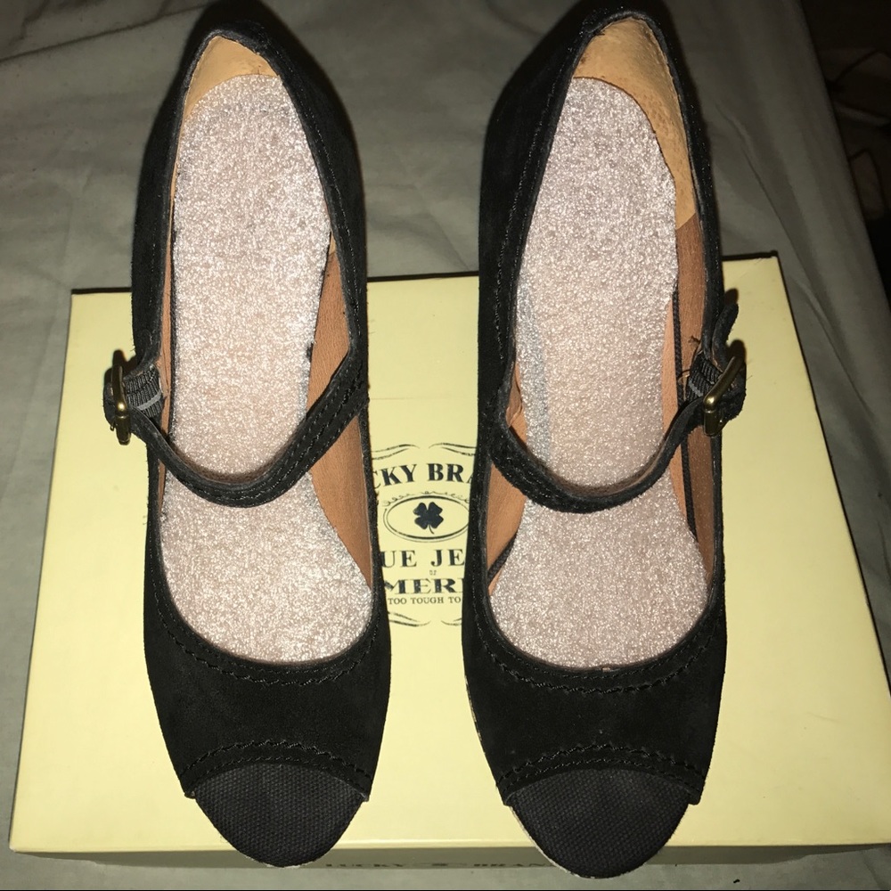 Shoes - Picture 7 of 8