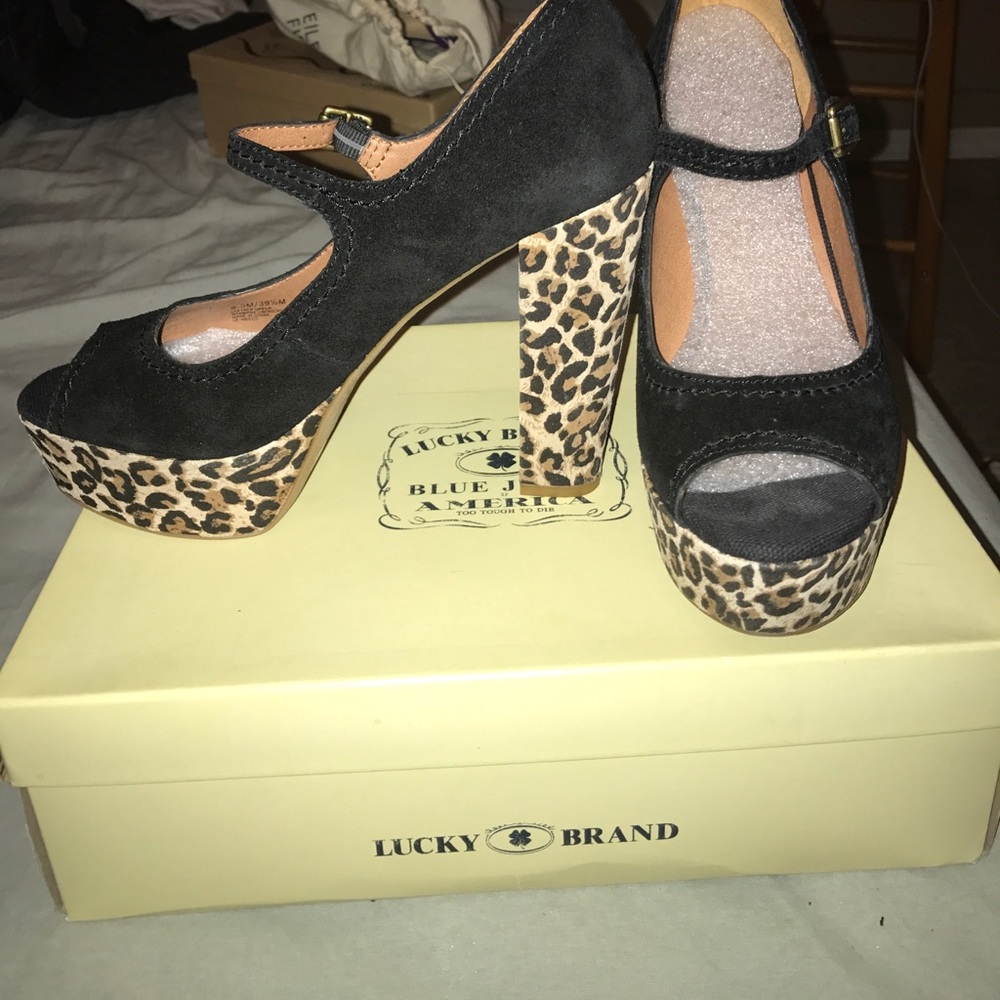 Shoes - Picture 8 of 8