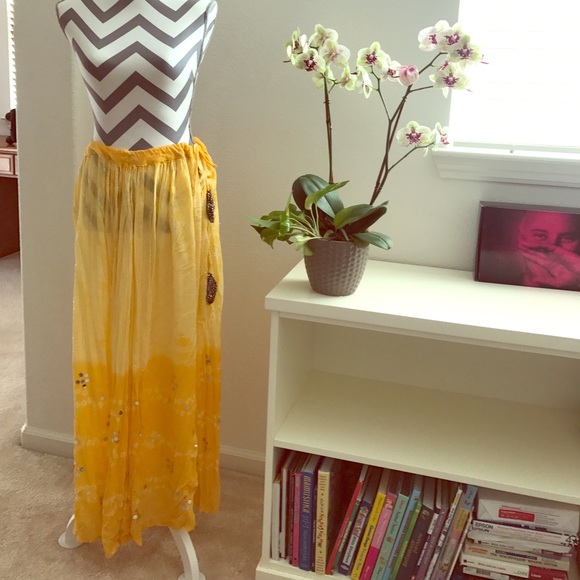 Dresses & Skirts - Skirt