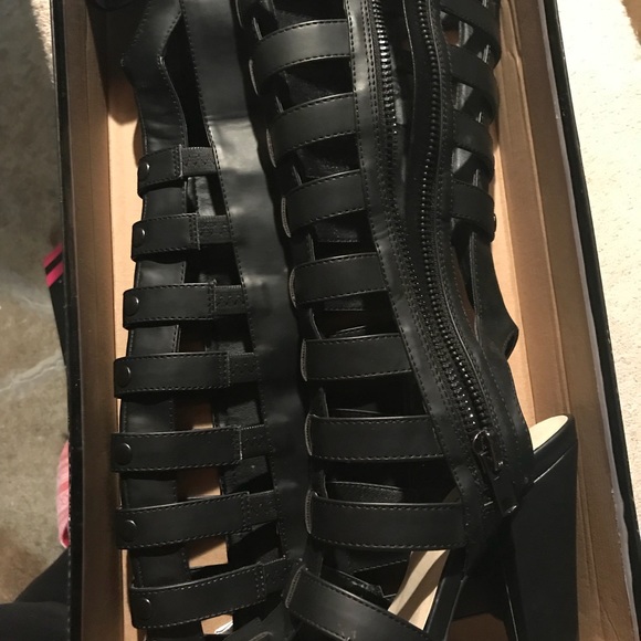 Knee High Gladiator Sandals - Picture 4 of 4