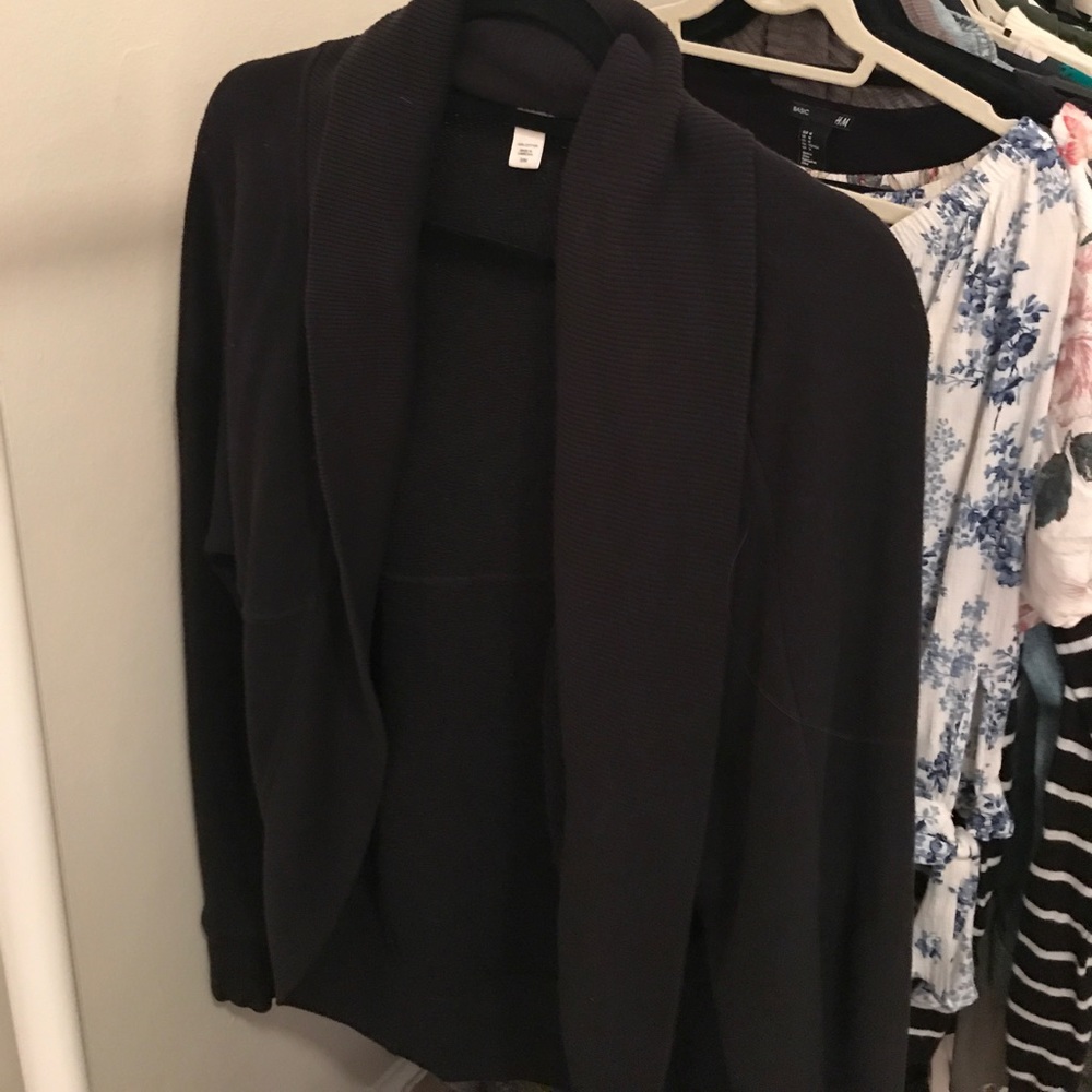 Black, versatile cardigan