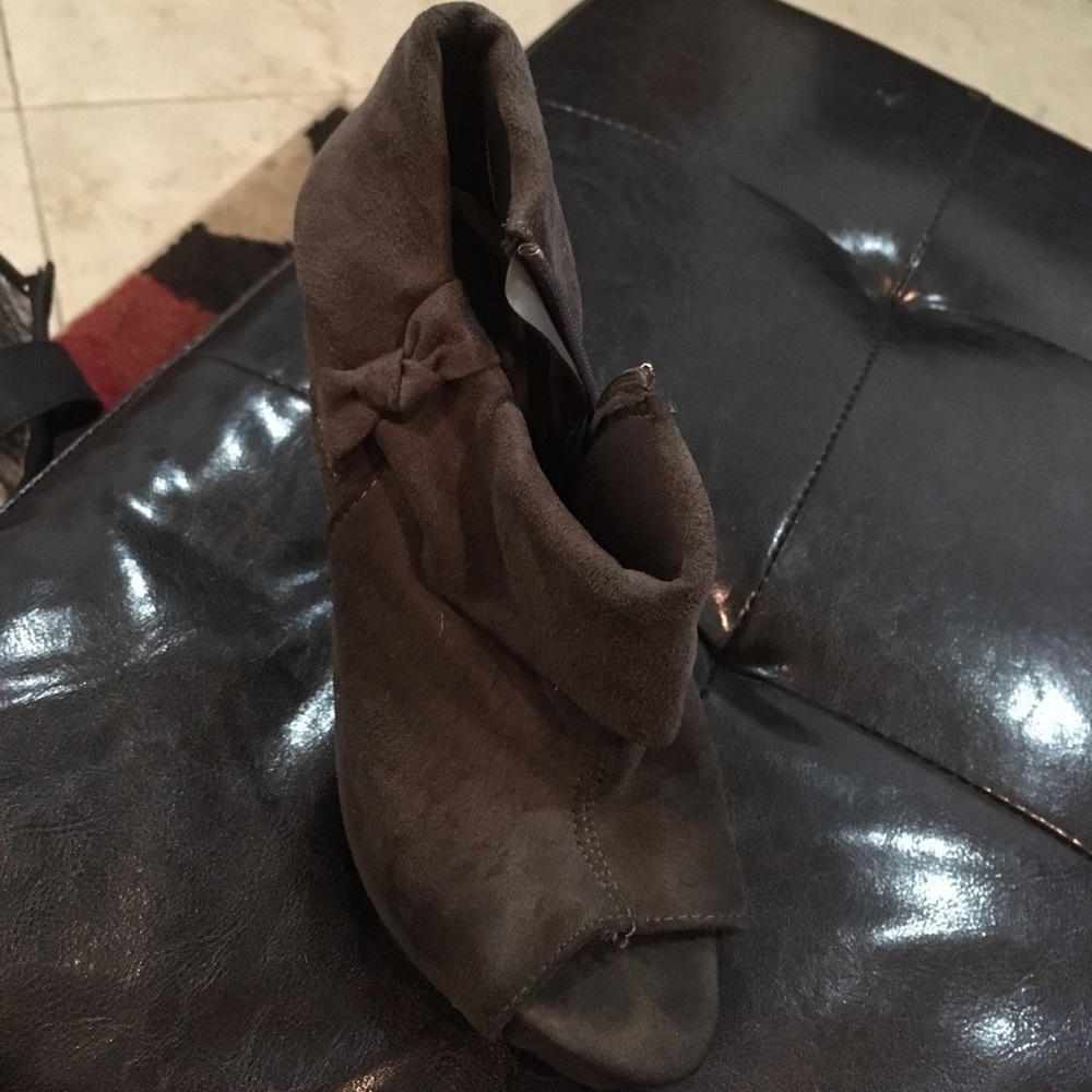Pumps - Picture 2 of 3