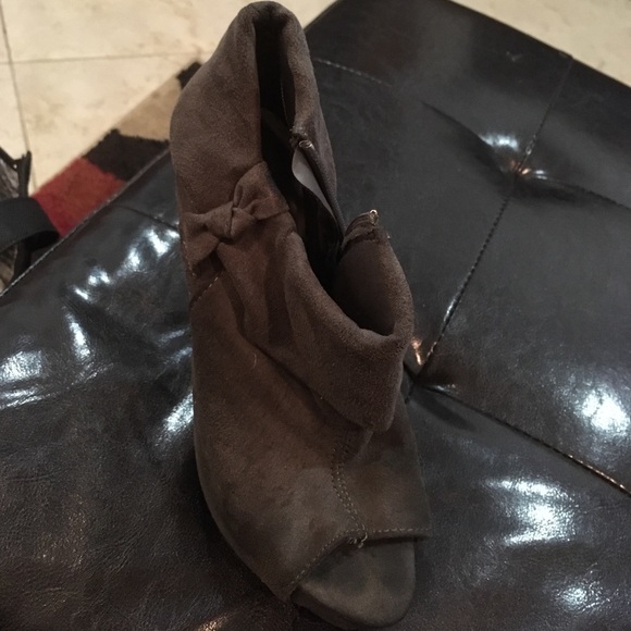 Pumps - Picture 2 of 3