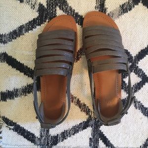 J SHOES olive green strappy leather sandals, sz 11