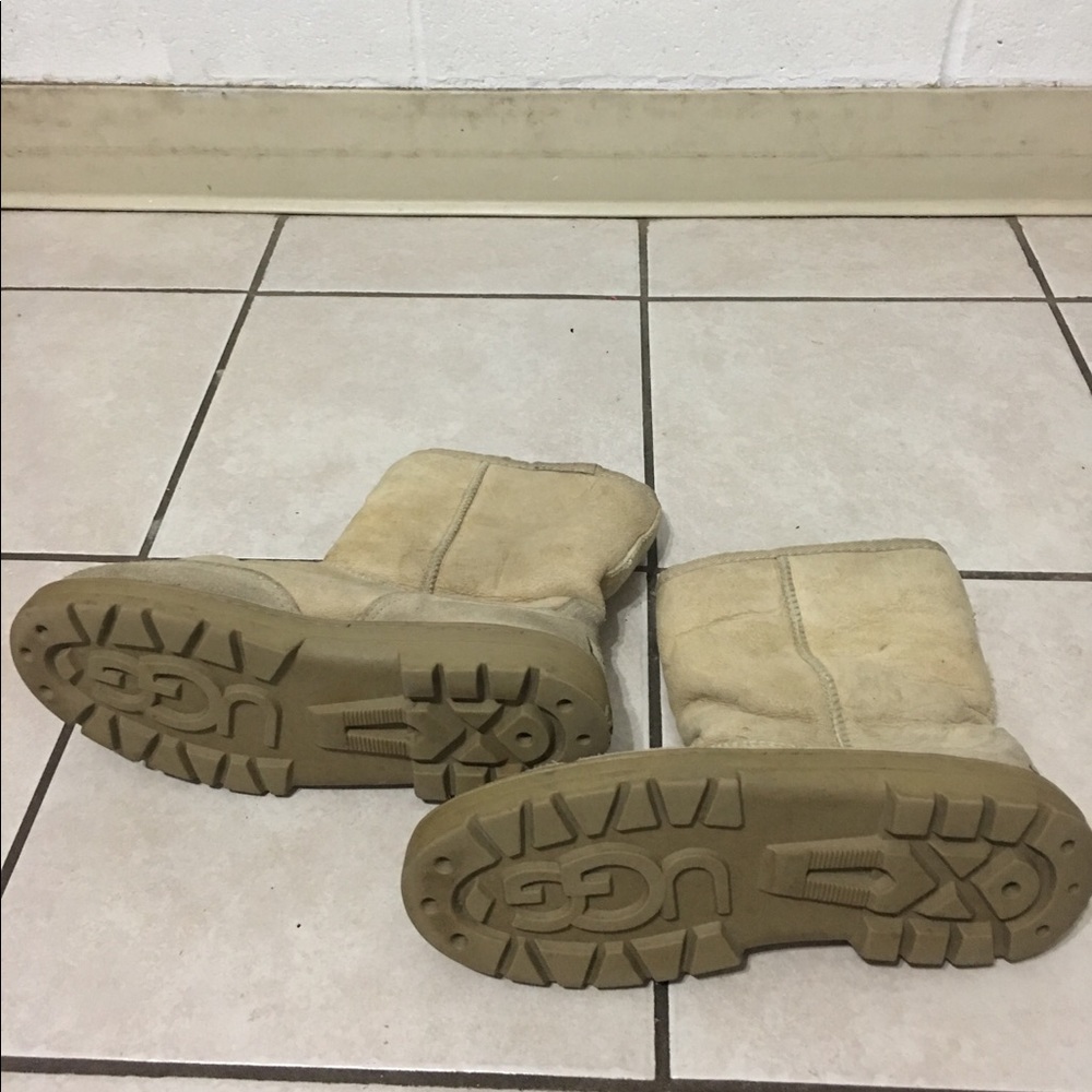 UGG women's Boots sheepskin upper size 9