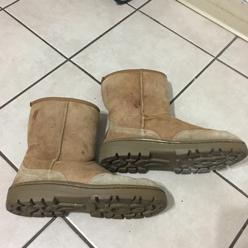 UGG men's Boots Genuine Lambskin Size 10