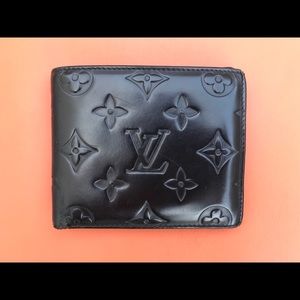 Authentic Louis Vuitton men’s black leather wallet